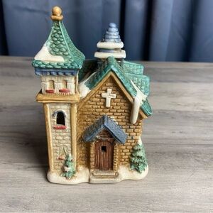 Charming Ceramic Church Figurine holiday Christmas Village building 5"h‎